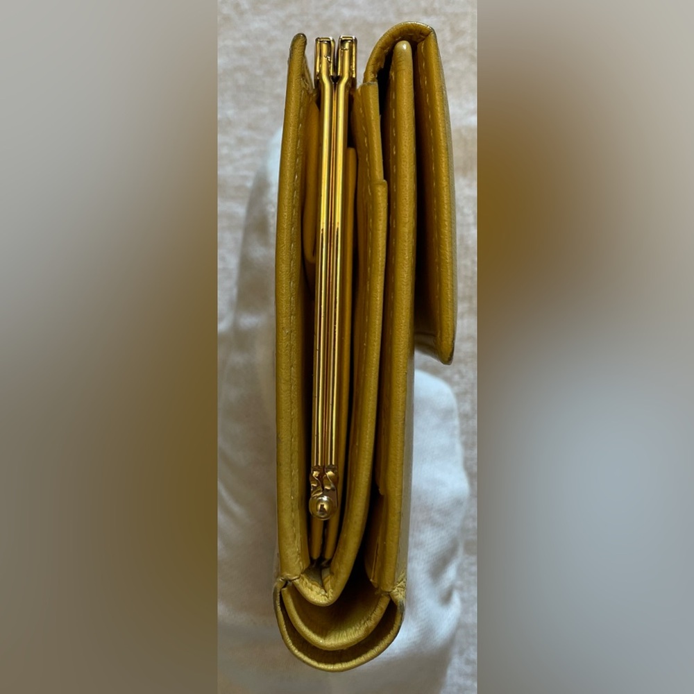 Yves Saint Laurent VINTAGE Authentic Sunflower Yellow Leather Compact Wallet - Picture 11 of 16
